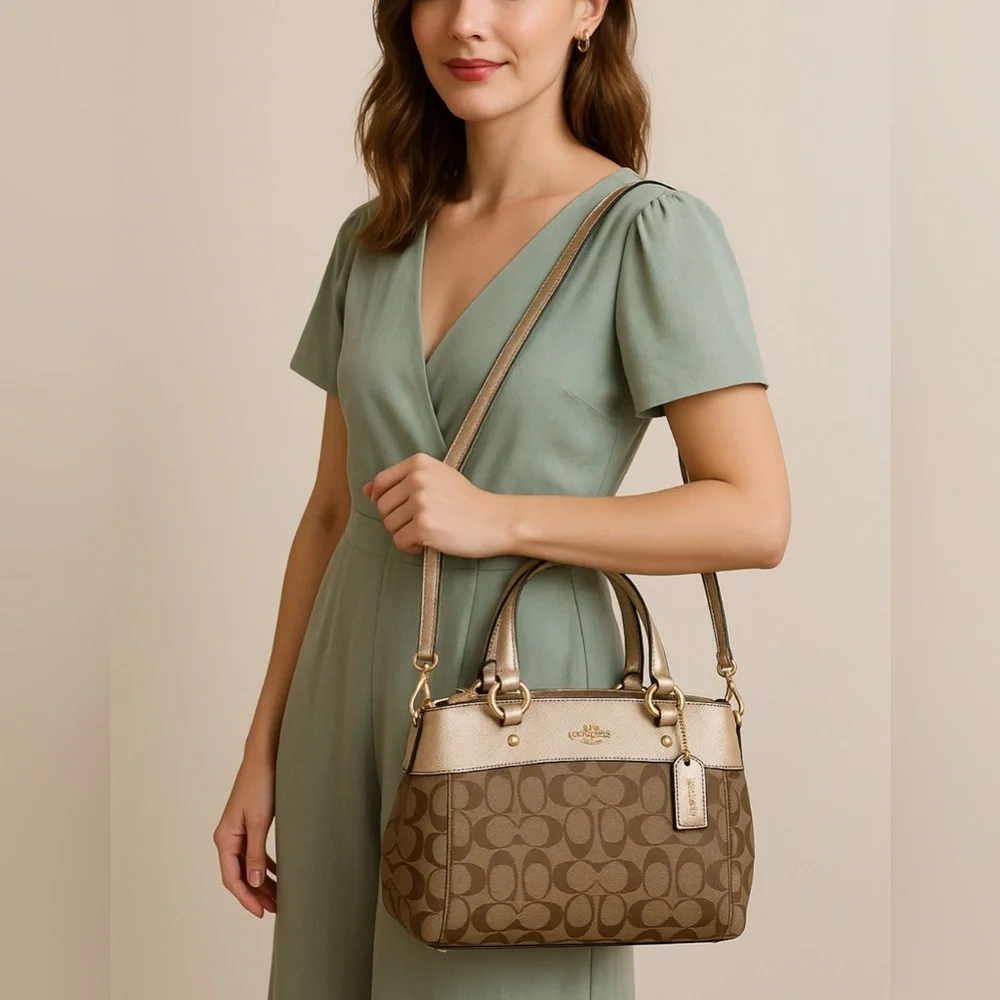 “👜‎ COACH Metallic Gold Signature Bag ✨ Luxury Chic & Classic Style 💫”